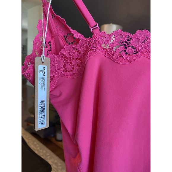 NEW SKIMS Fits Everybody Lace Cami Thong Bodysuit‎ Neon Rose Pink Sold Out MED - Picture 4 of 7